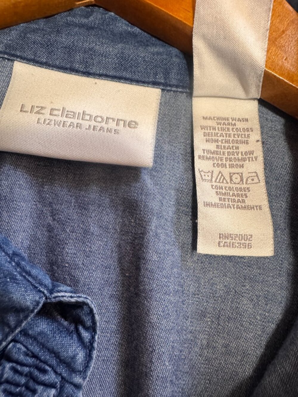 Liz Claiborne LizWear Chambray Hidden Button Ruched Shirt Women's XL Blue - Picture 6 of 10